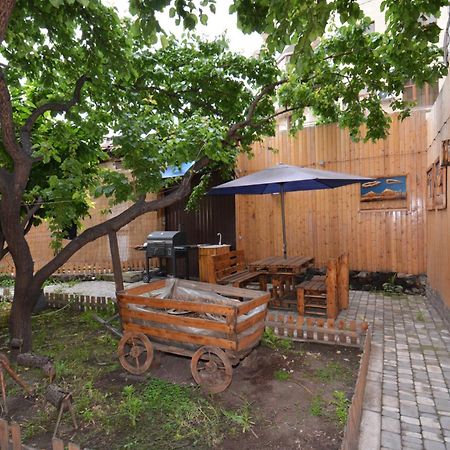 Hotel Partiez Ереван Екстериор снимка