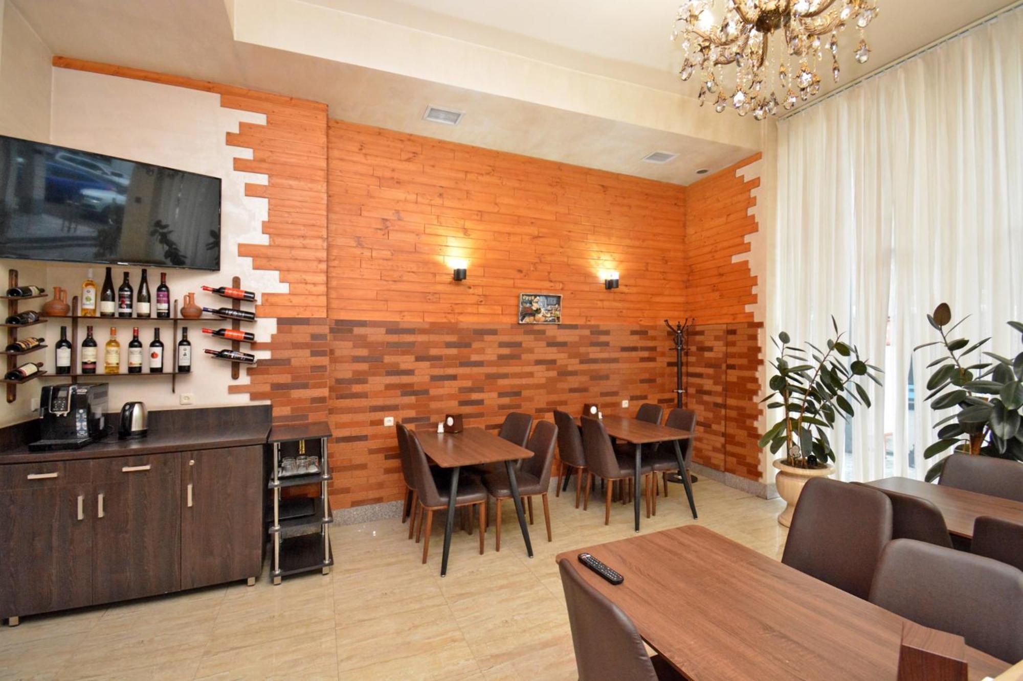 Hotel Partiez Ереван Екстериор снимка