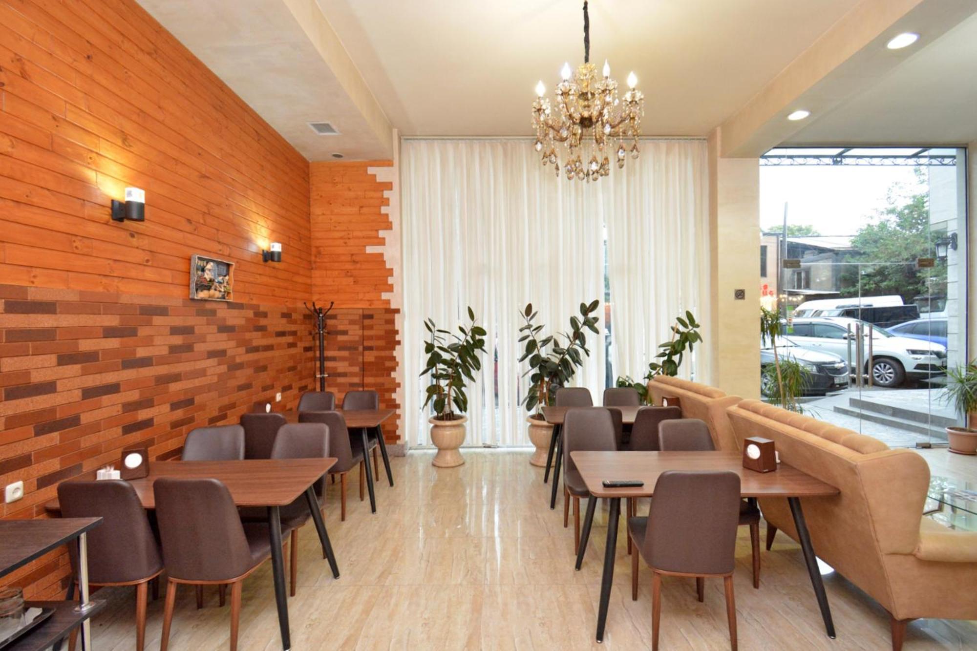 Hotel Partiez Ереван Екстериор снимка