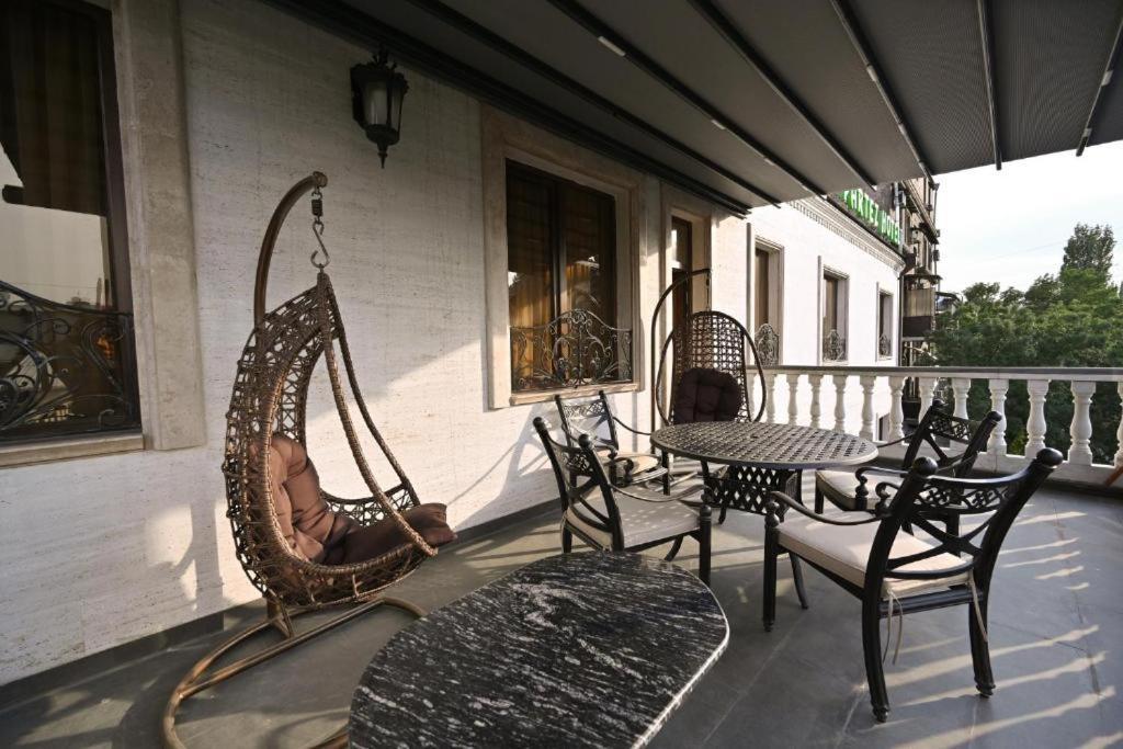 Hotel Partiez Ереван Екстериор снимка