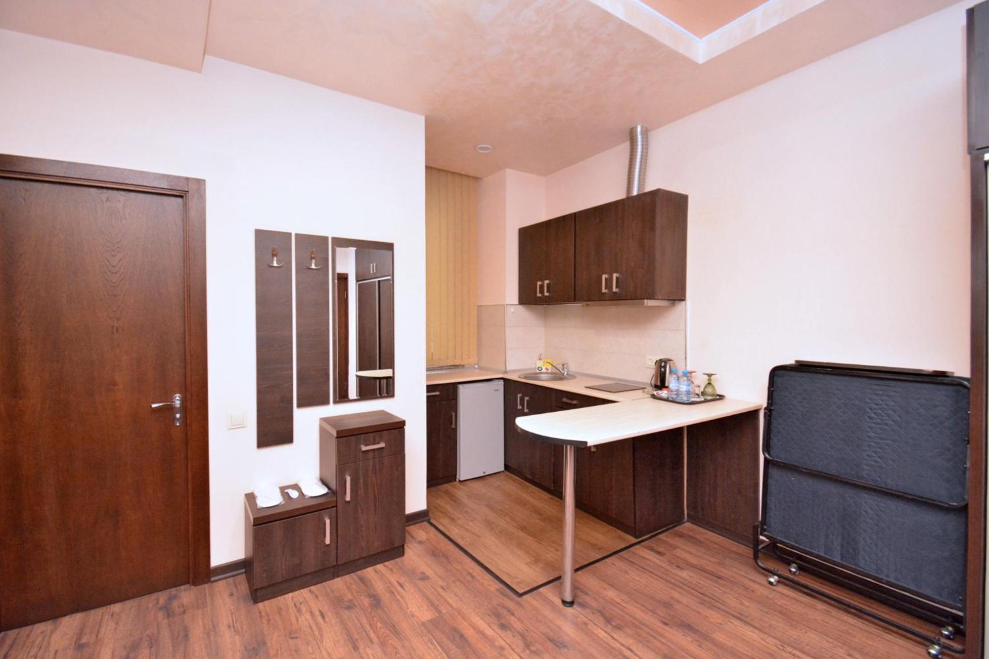 Hotel Partiez Ереван Екстериор снимка