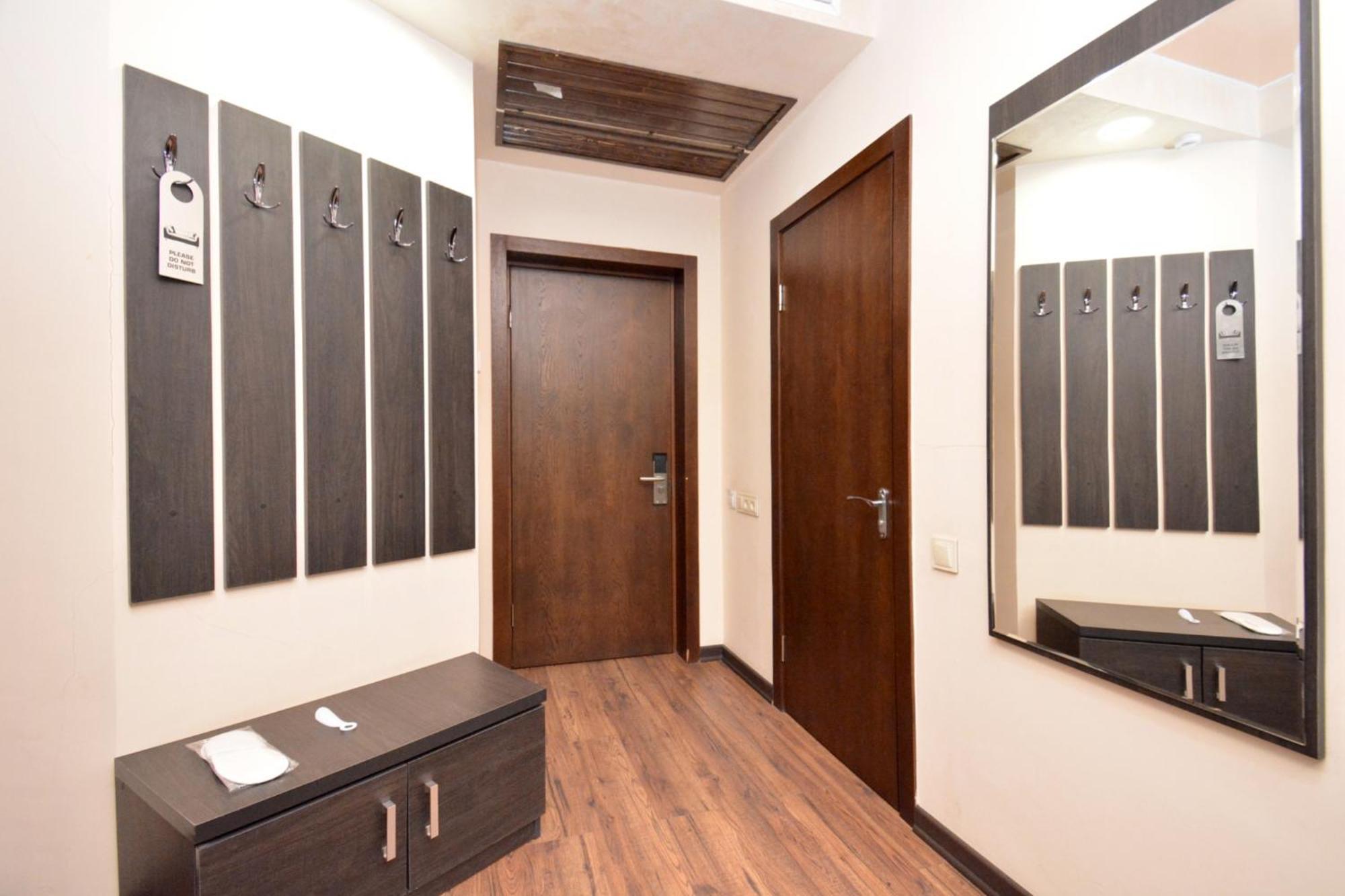 Hotel Partiez Ереван Екстериор снимка