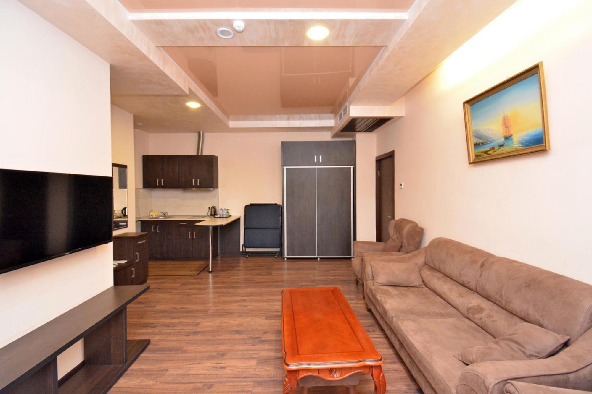 Hotel Partiez Ереван Екстериор снимка