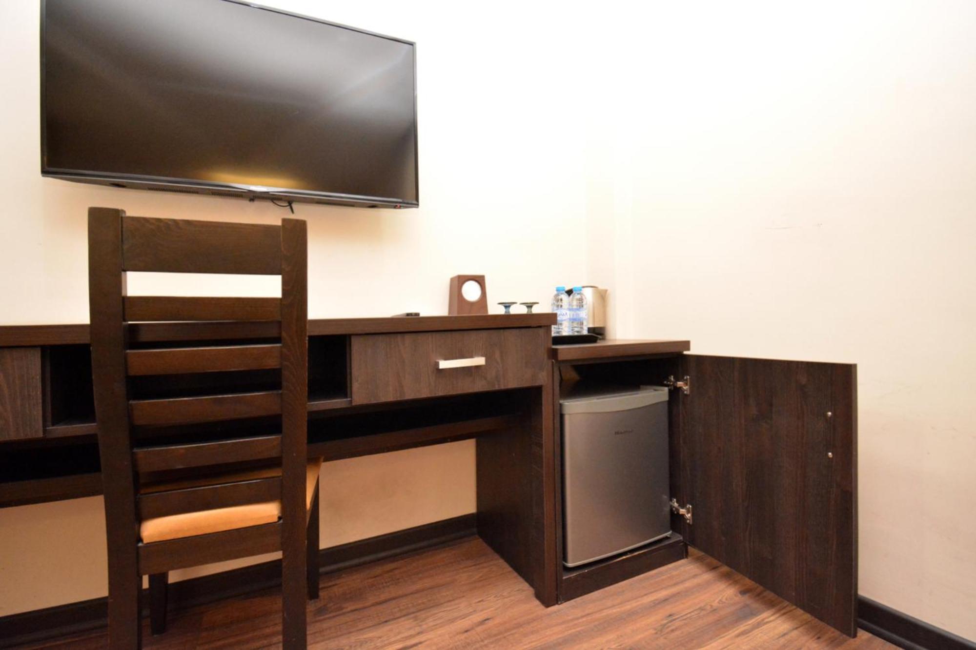 Hotel Partiez Ереван Екстериор снимка