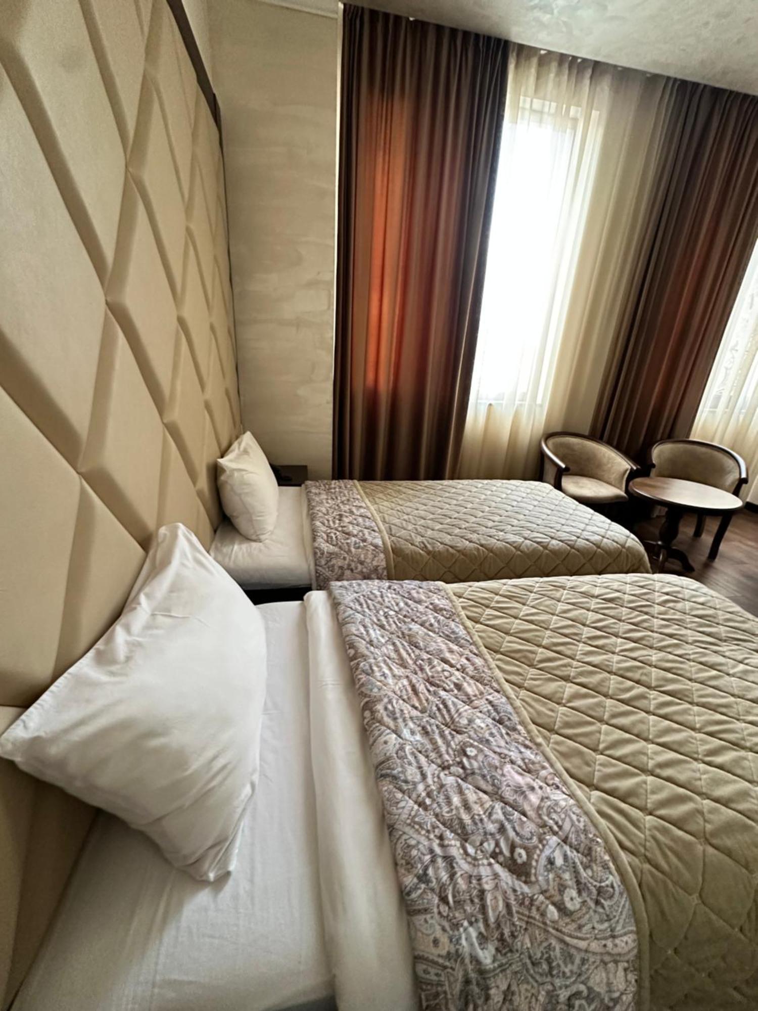 Hotel Partiez Ереван Екстериор снимка
